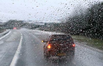 人保车险|恶劣天气下的开车技巧：如何确保行车安全